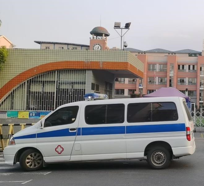 安龙救护车出租护送骨折病人一公里多少钱